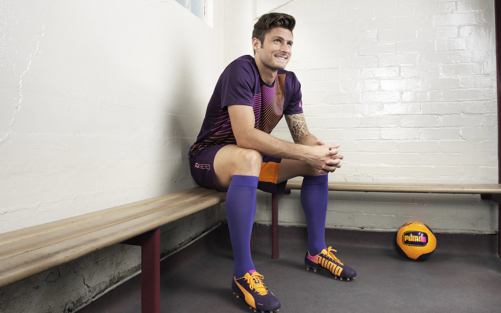 爱游戏体育-“高新体育中心武术：传统功夫与现代竞技的精彩对抗”